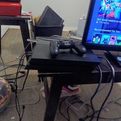 PlayStation 4 Slim 