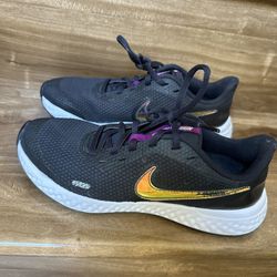 Nike Revolution Size 6 