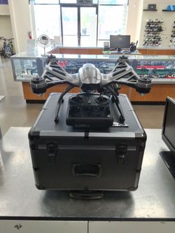 Yuneec Drone Typhoon Q500 with case and accessories