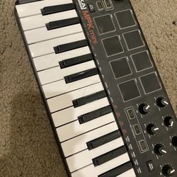 music mic and akai mok mini keyboard 