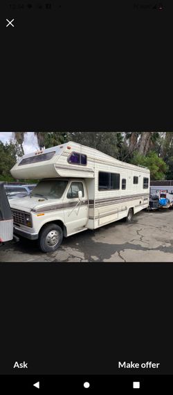 Nice Size Motorhome Doesn't Run At The Moment Double Sink Stove Microwave Built In Coffee Machine 2 Full Size Bed  Spaces Shower Toilet  Table Chairs