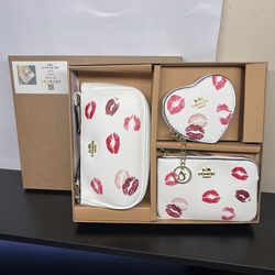 Coach Printed Lips Shoulder Bag Set