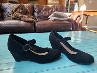 Black Mary Jane style kitten heel Size 6