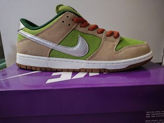 Nike SB Dunk Low "Escargot" size 10.5 mens brand new with box and receipt