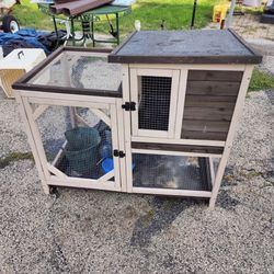 Rabbit cage very good condition $60,,,,,