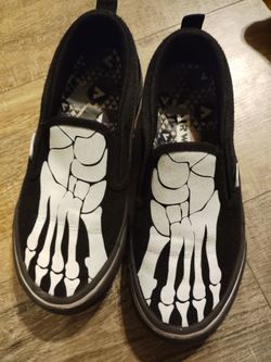 Airwalk Skeleton Size 3 *never worn