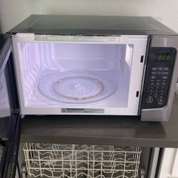 Se-mi New  Toshiba Microwave 