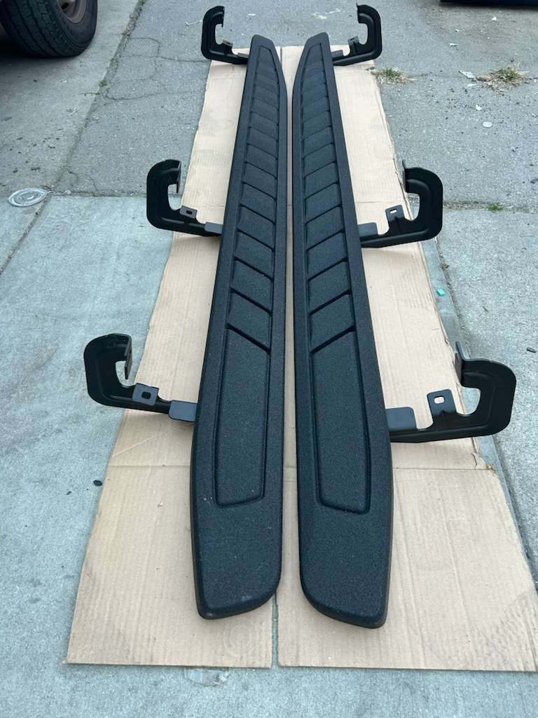 GMC Sierra / Silverado Double Cab Factory OEM 2019-2024 Running Boards