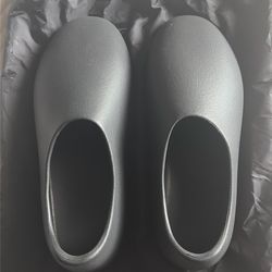 Yeezy SL-01