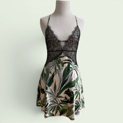 NWT Victoria's Secret Black Lace Tropical Plunge Slip, Size XS, MSRP $70