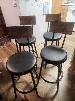 Bar stools (4)