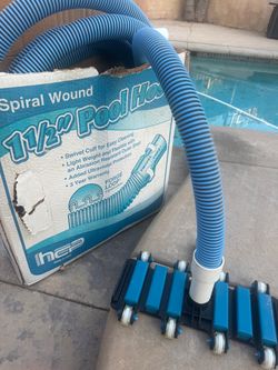 Pool Vacuum Head w/ 1.5” Vacuum Hose – Good Condition