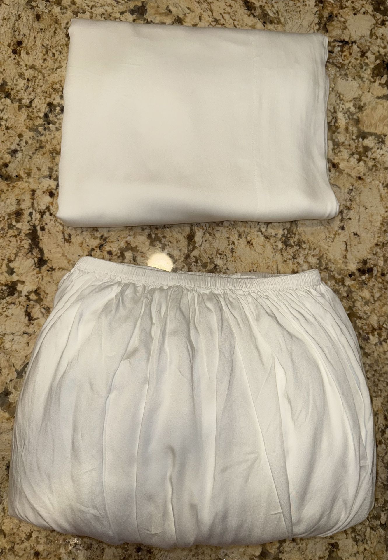 IENJOY HOME White Bamboo Luxury King Bed Sheet Set.