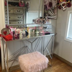 Vanity comes with mirror table and chair