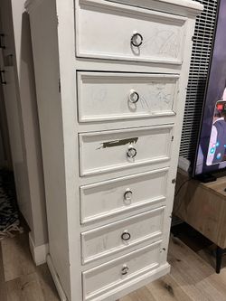 Dresser