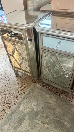 Pair of Mirrored Silver Nightstands w/ Crystal Knobs – 30” Tall
