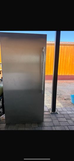 Freezer frigidaire new