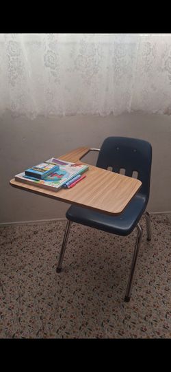 SCHOOL DESK ✨️🦄📚