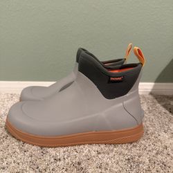Men’s Water Boots Size 9