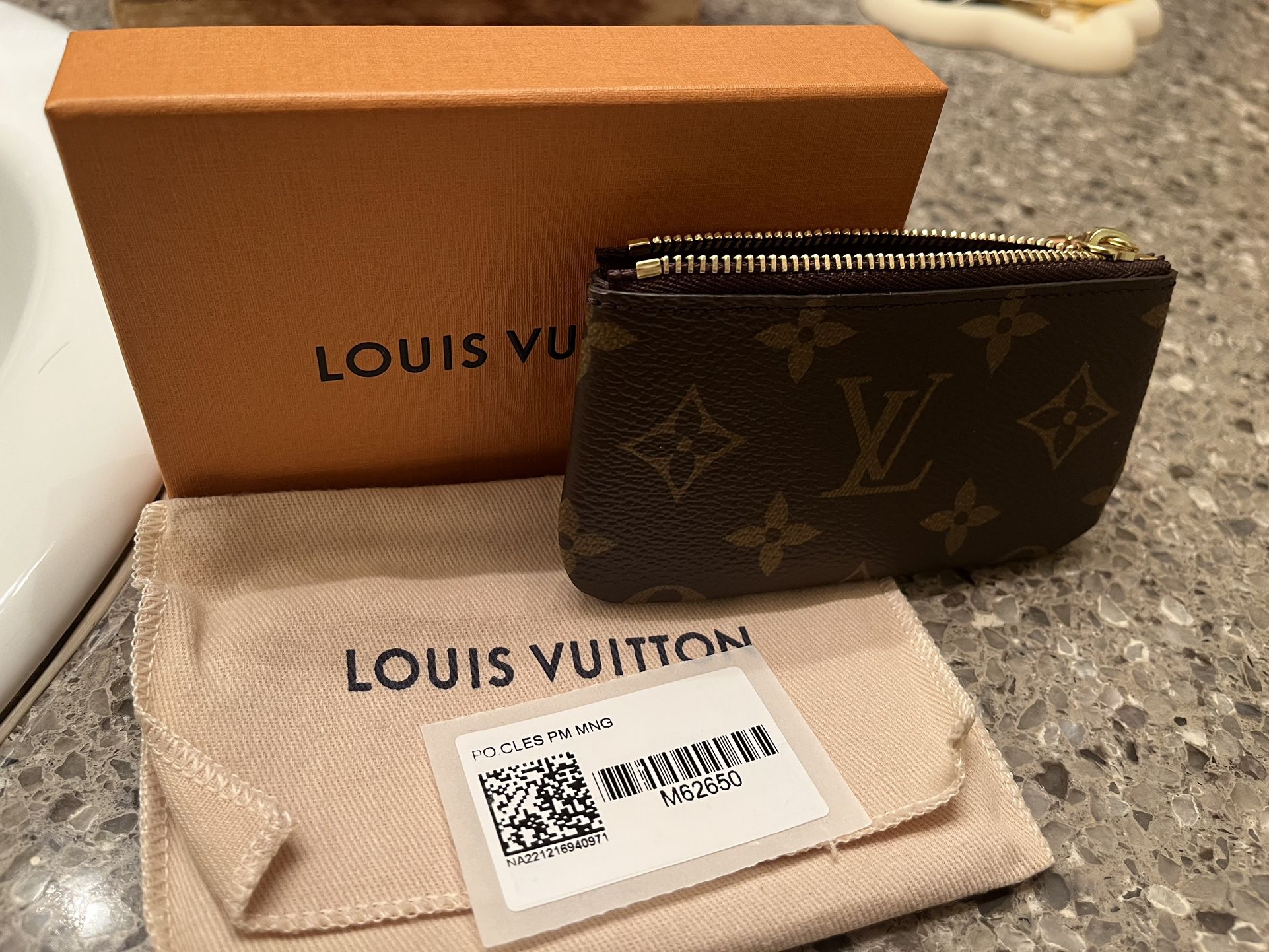 Louis Vuitton keychain Wallet for Sale in Santa Clarita, CA - OfferUp