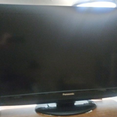 Panasonic 32 inch LCD TV