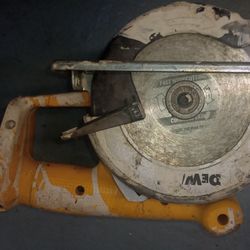 DeWalt Circular Saw- No Cords Just Saw