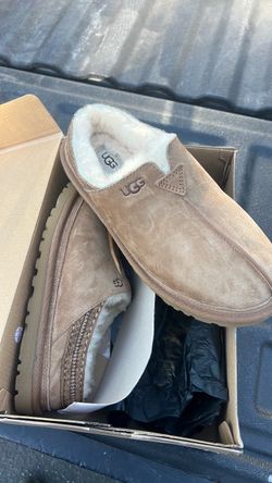 UGG Suede Slip-On Slippers size 8 never worn