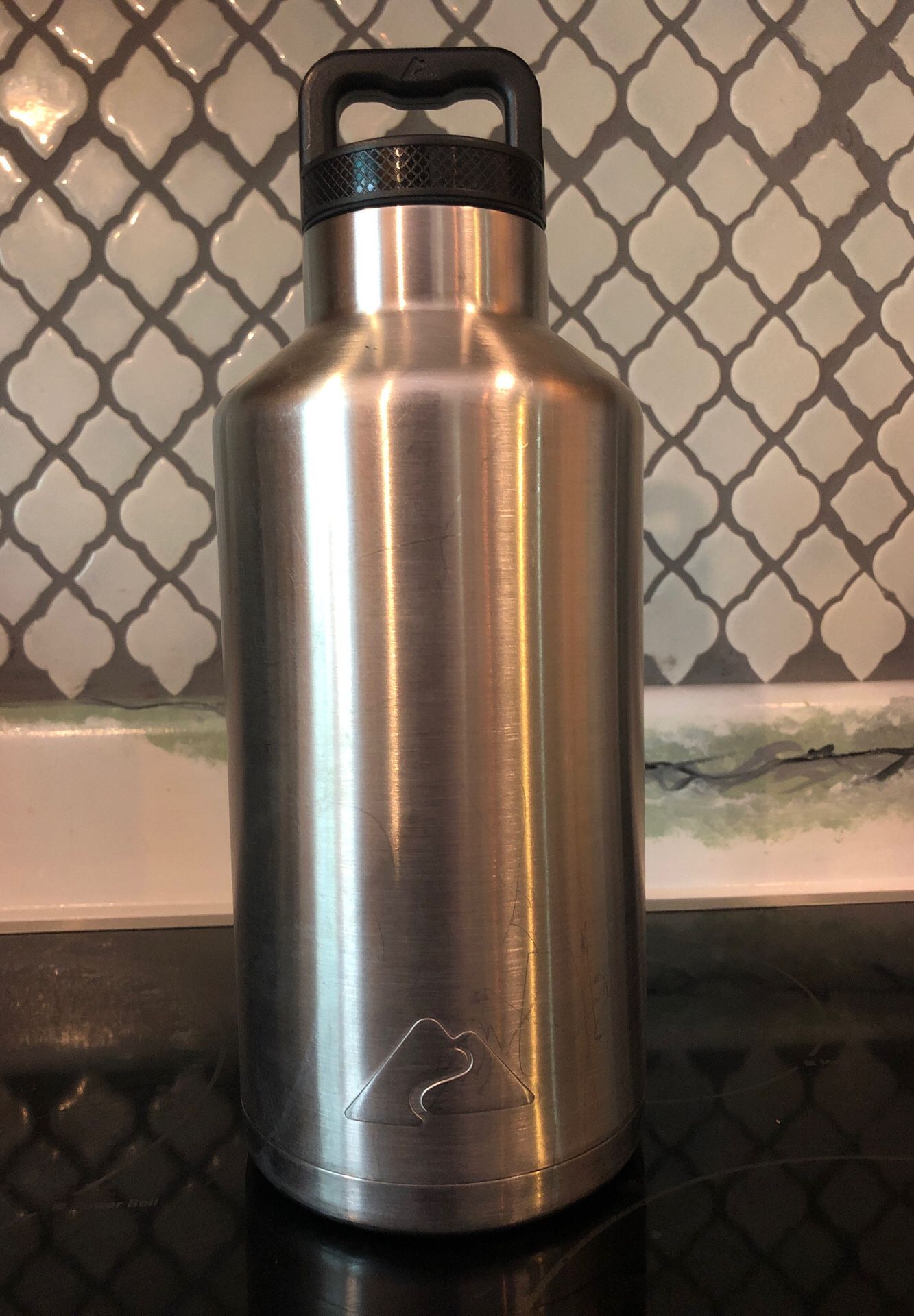 Large insulated stainless steel beverage container