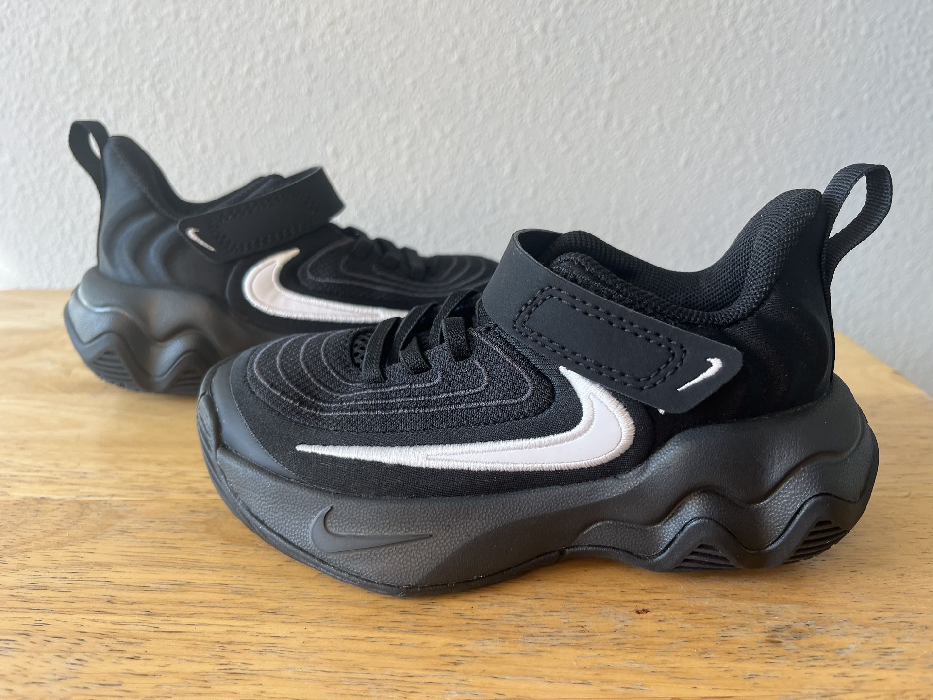 Nike Giannis immortality 4 Size 9C Kids Black Sneakers