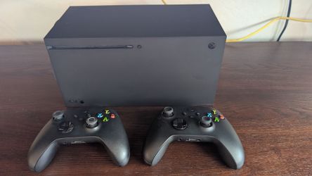 Xbox Series X Console with 2 Controllers+ Games