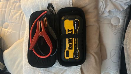 Dewalt 2500A Jump Starter