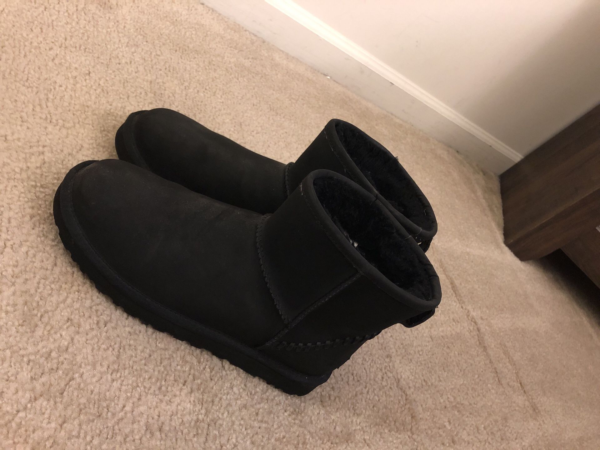 Men’s Uggs Leather Suede Size 9