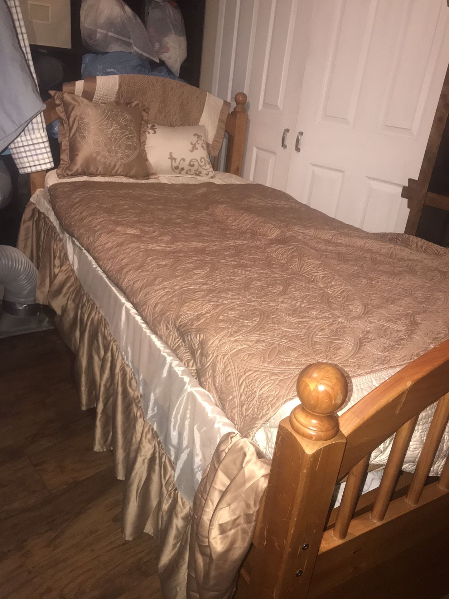 Twin/Full Gold Silk bed set