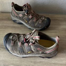 Keen womens Hiking shoes size 6.5 