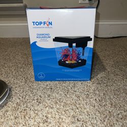 Top Fin Diamond Aquarium 1 Gallon. Goldfish food barely used. Plants in bag never used. Needs a filter