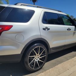 (12) Ford Explorer, Clean Title, Smogged, Low Miles, 3rd Row Seat, 22"rims, Runs And Drives Great 