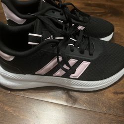 Womens Size 6 Shoes(brand New)