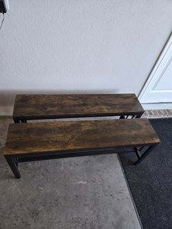 2 Bench Seats