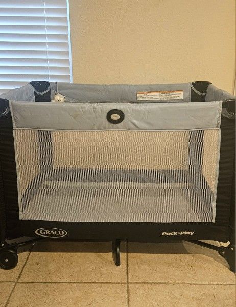 Graco Pack n Play "On The Go" 