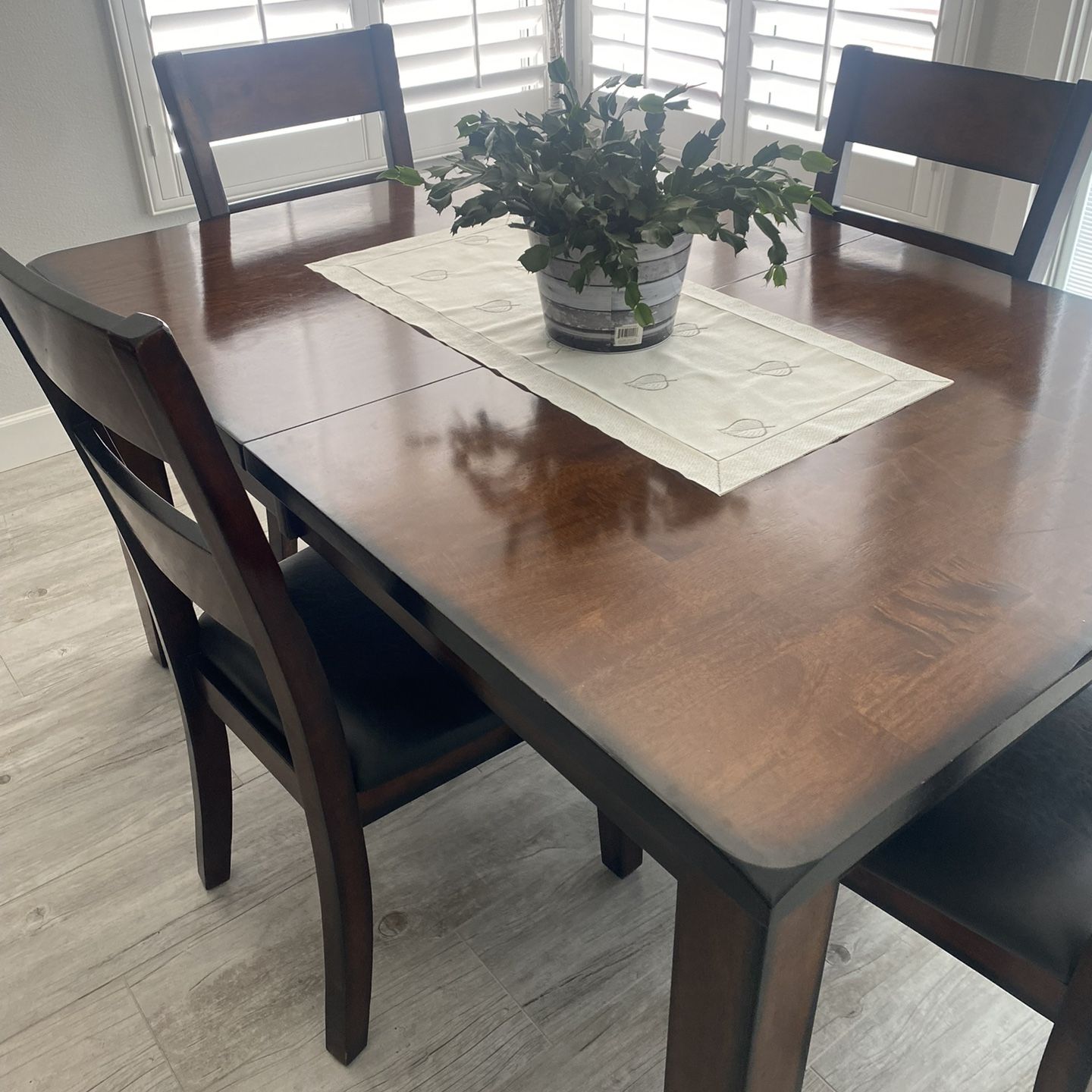 Kitchen Table Set W/6 Chairs For $200