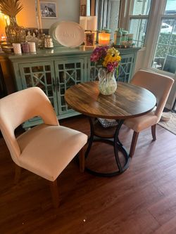 Dining Table & 2 Chairs – Like New!