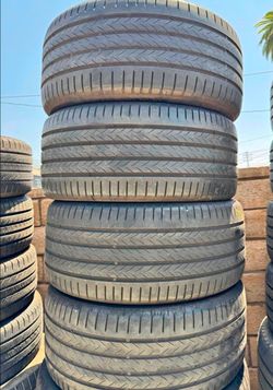 285 40 20 Goodyear tires Con 80% de Vida Las 4