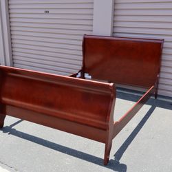 Coaster Bedroom Set. Queen Bed Frame, Two Nightstands, And Mirror 