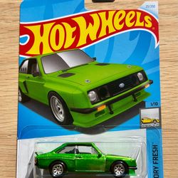 Hot Wheels Ford Escort RS2000 STH 1:64 Diecast Car