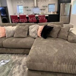 🌀BRAND NEW 👌Lindyn 3 piece sectional with chaise