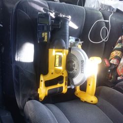 DEWALT 18v CORDLESS RECIPROCATING SAW & 6 1/2" CORDLESS CIRCULAR SAW (with one 18v battery) 