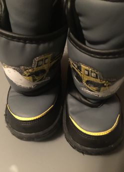 Size 7/8 snow boots new