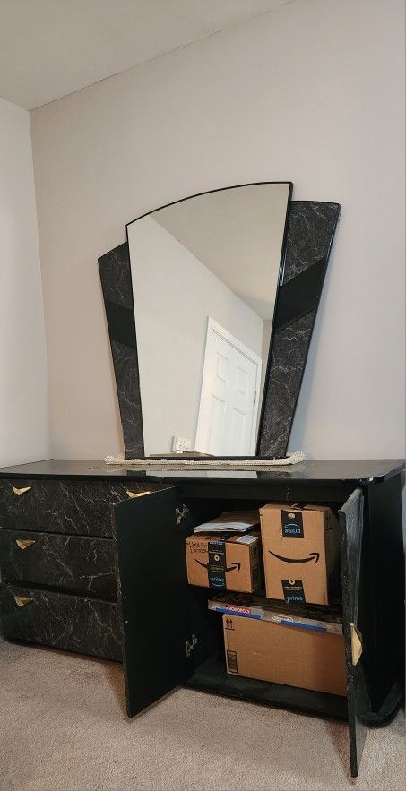 FREE - Bedroom Dresser Set