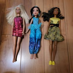 3 Barbies 