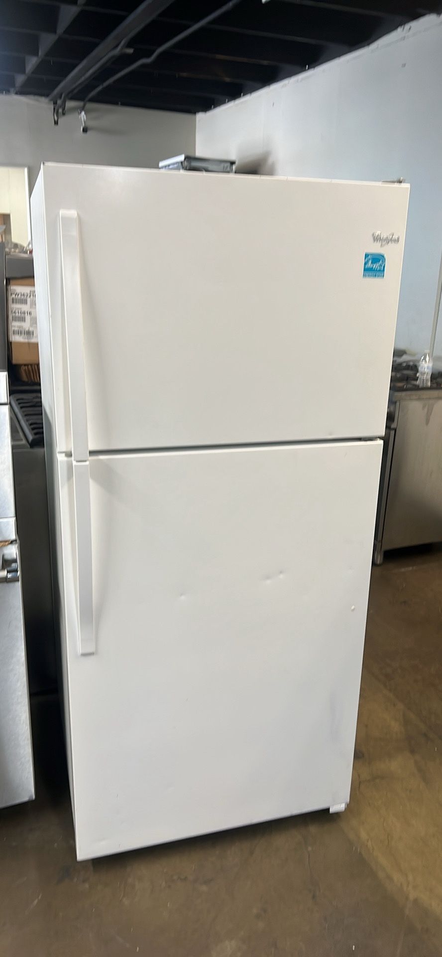 Whirlpool Apartment Size Top Freezer Refrigerator 18 Cu Ft